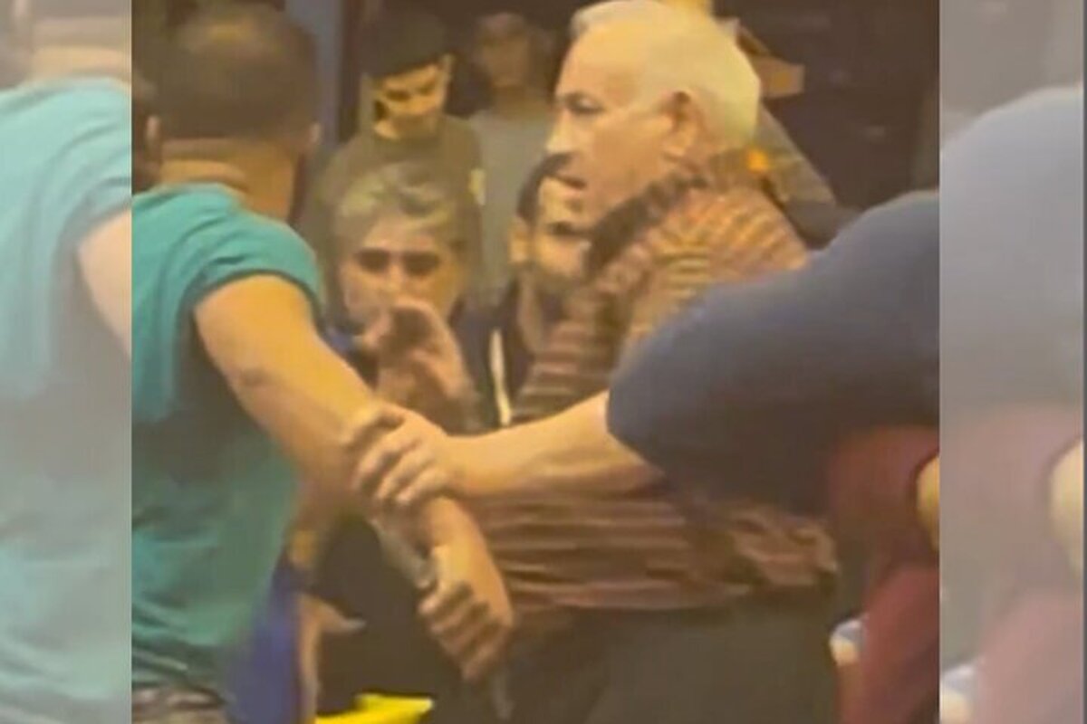 تصاویر شوکه کننده از لحظه چاقوکشی در مسابقات کشتی نونهالان مازندران + ویدئو