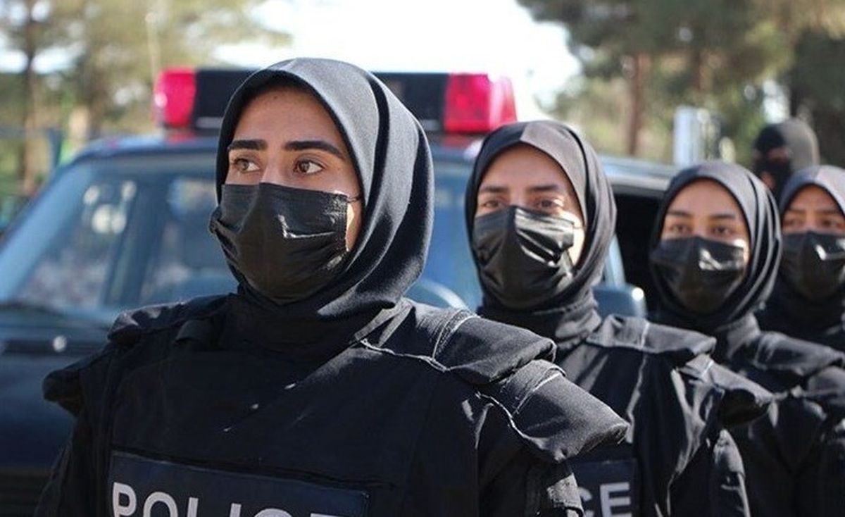 تصاویر پوشش و ظاهر متفاوت زنان یگان ویژه نیروی مسلح ؛ بدون چادر با عینک آفتابی و مسلسل!