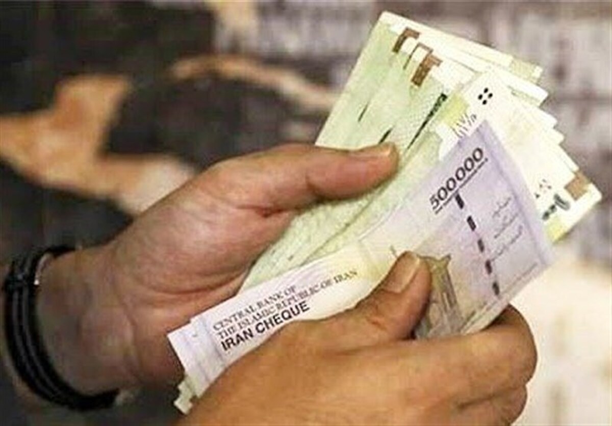 حداقل حقوق کارگر ایرانی به دلار چقدر می‌شود؟ | کاهش بی‌سابقه حقوق ایرانی‌ها نسبت به دلار