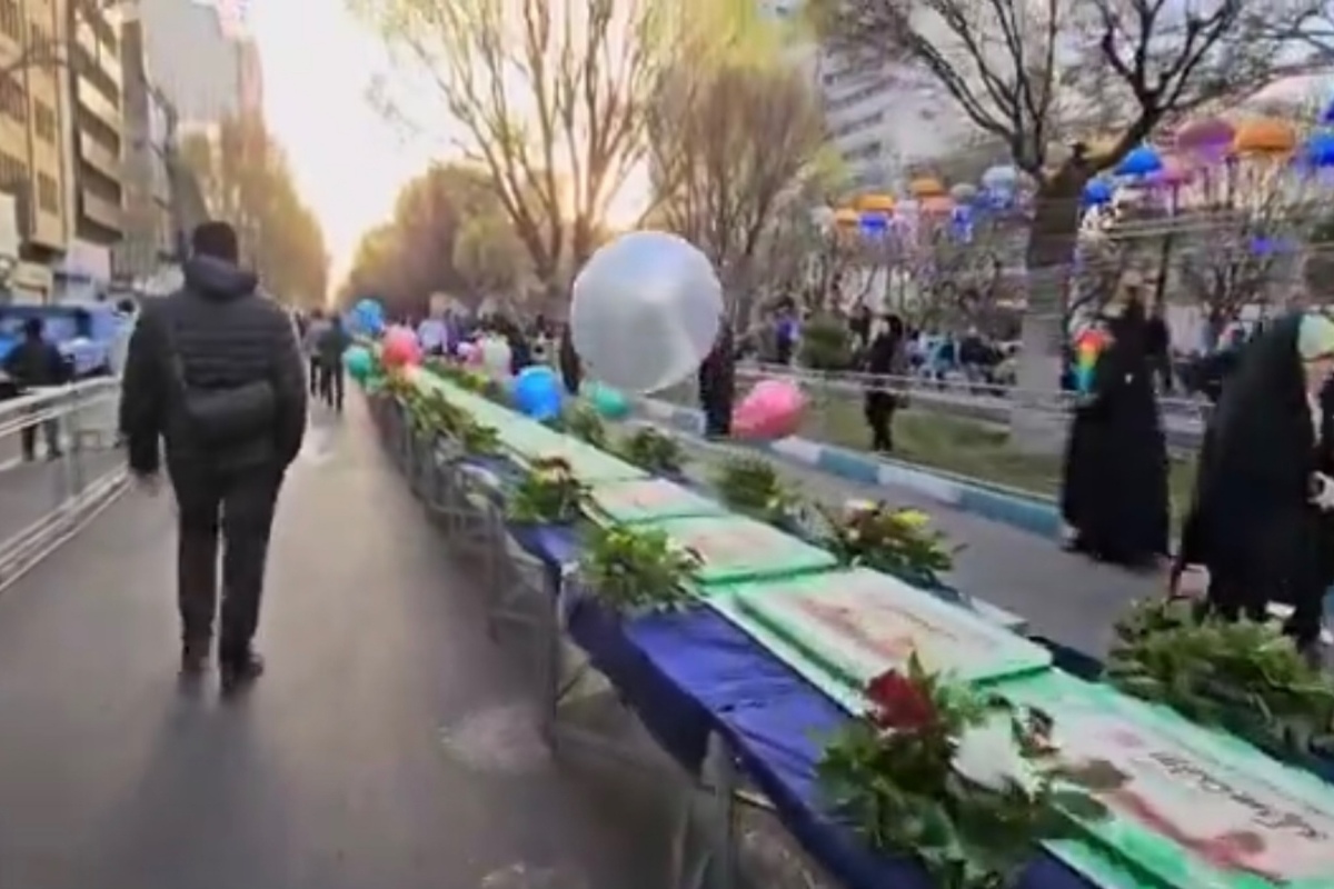 تصاویر کیک ۲۰۰ متری به مناسبت میلاد امام حسن (ع) در بلوار کشاورز تهران + ویدئو