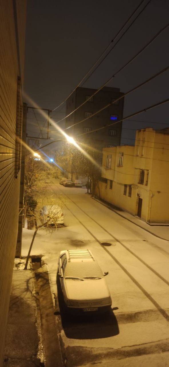 بارش برف بهاری تبریز را سفیدپوش کرد + ویدئو | مسافران نوروزی غافلگیر شدند