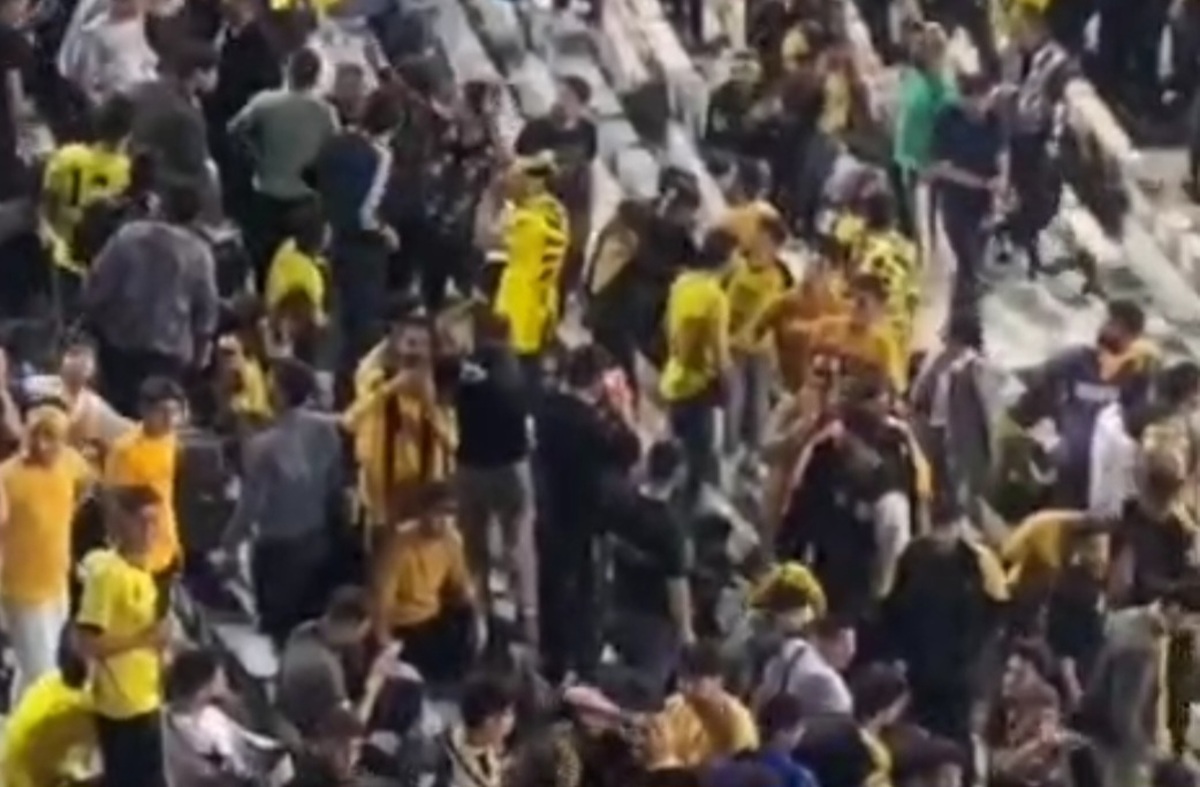 ویدئوی حرکات جنسی با انگشت هواداران سپاهان علیه زنان پرسپولیسی در استادیوم آزادی!