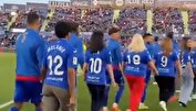 تصاویر مادران بازیکنان ختافه که همراه پسرانشان وارد زمین مسابقه شدند + ویدئو | حرکت احساسی تیم اسپانیایی برای روز مادر را ببینید