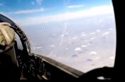 ویدئوی درگیری فانتوم ایرانی با جنگنده آمریکایی در آسمان | لاک کردن جنگده ایرانی روی F18 آمریکا | نتیجه تلاش جنگده آمریکایی برای فرار از دست فانتوم ایرانی را ببینید