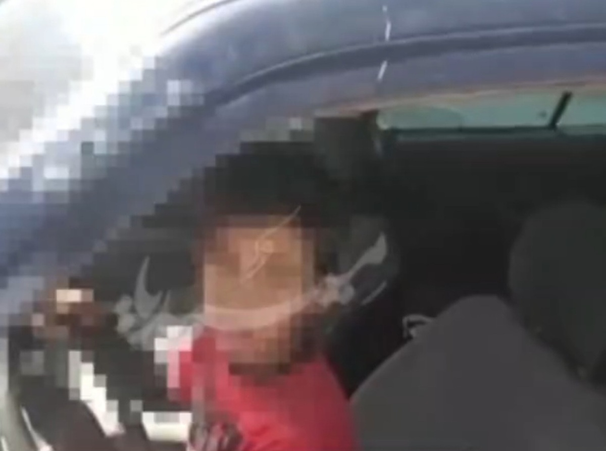 تصاویر رانندگی پسر ۱۰ ساله با پراید در میبد یزد + ویدئو | پلیس جلوی این بچه را می‌گیرد!
