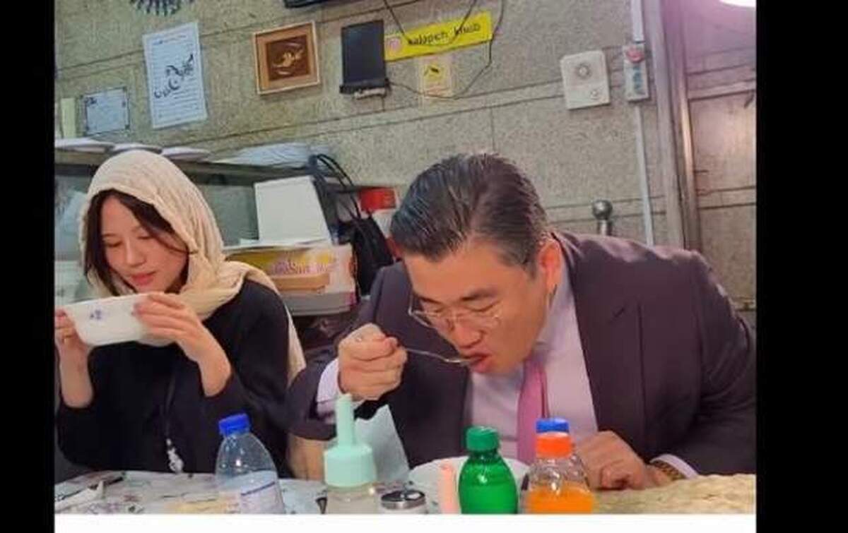 واکنش سفیر کره جنوبی و همسرش به خوردن کله‌پاچه در ایران + ویدئو | آقای سفیر به طباخ: دمت گرم خیلی خوشمزه‌س
