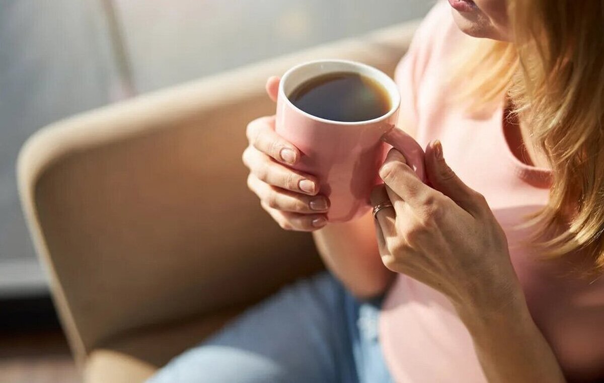 قهوه با شکم پر یا خالی ؟ | بهترین زمان نوشیدن قهوه