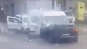 لحظه حملهٔ مرگبار به کاروان انتقال زندانیان در فرانسه + ویدئو | افراد مسلح رهبر خود را فراری دادند
