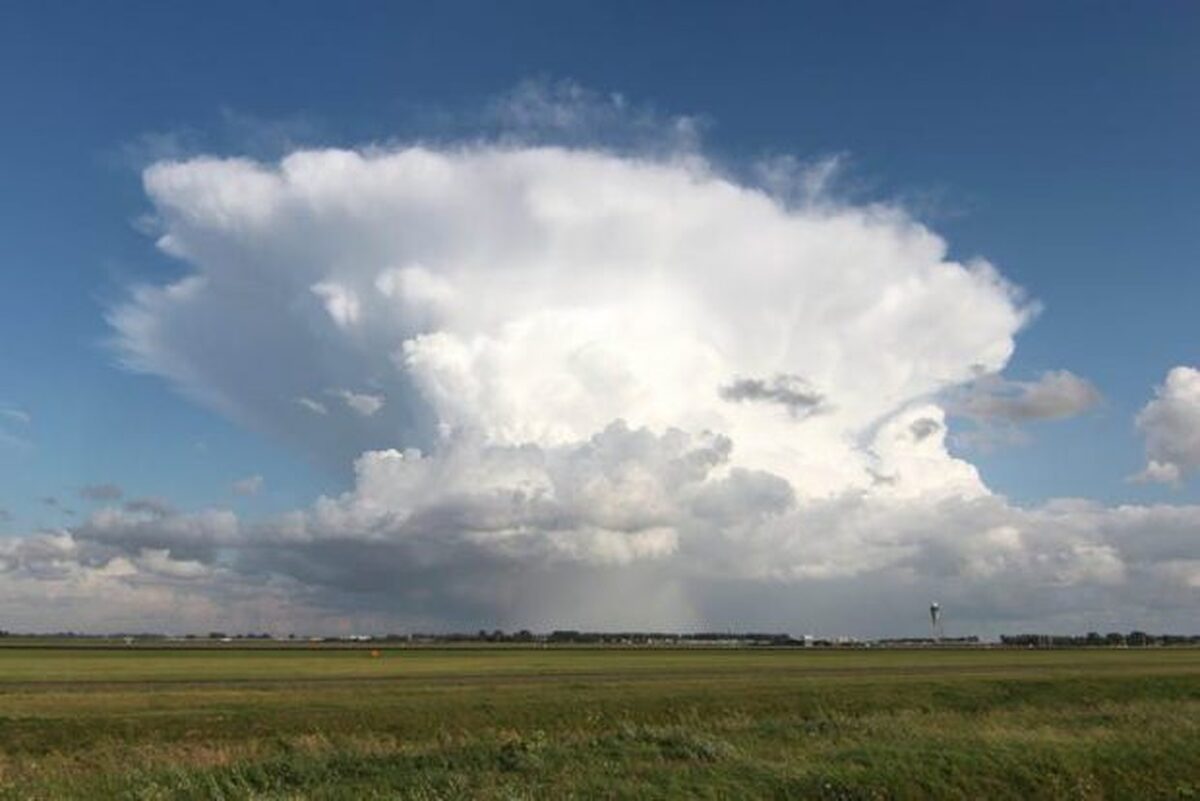 لحظه تشکیل خطرناک ترین ابر هواشناسی پیش از سیل در مشهد + ویدئو | ابر سیل‌آسایی که شبیه انفجار اتمی است