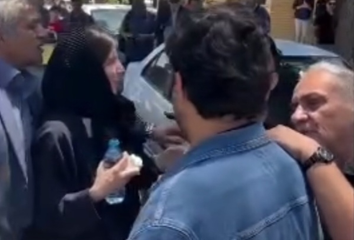 ویدئوی عصبانیت و مشاجره حامد بهداد با یک جوان ؛ لیلا حاتمی ورود کرد | اتفاق عجیب در مراسم خاکسپاری زری خوشکام