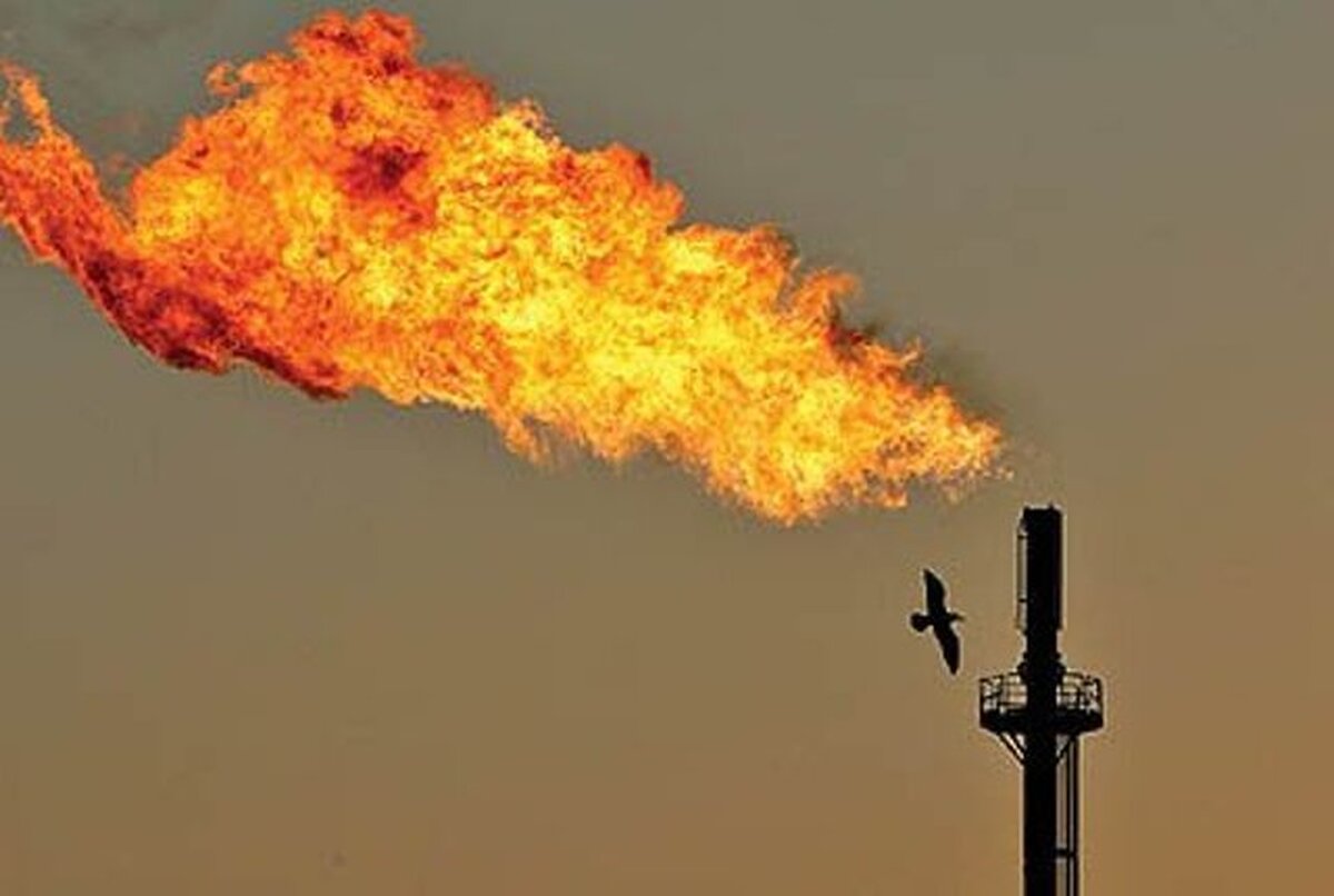 خوزستان در محاصره دودهای نفتی + ویدئو | آلودگی مشعل های نفت در پالایشگاه کارون را ببینید