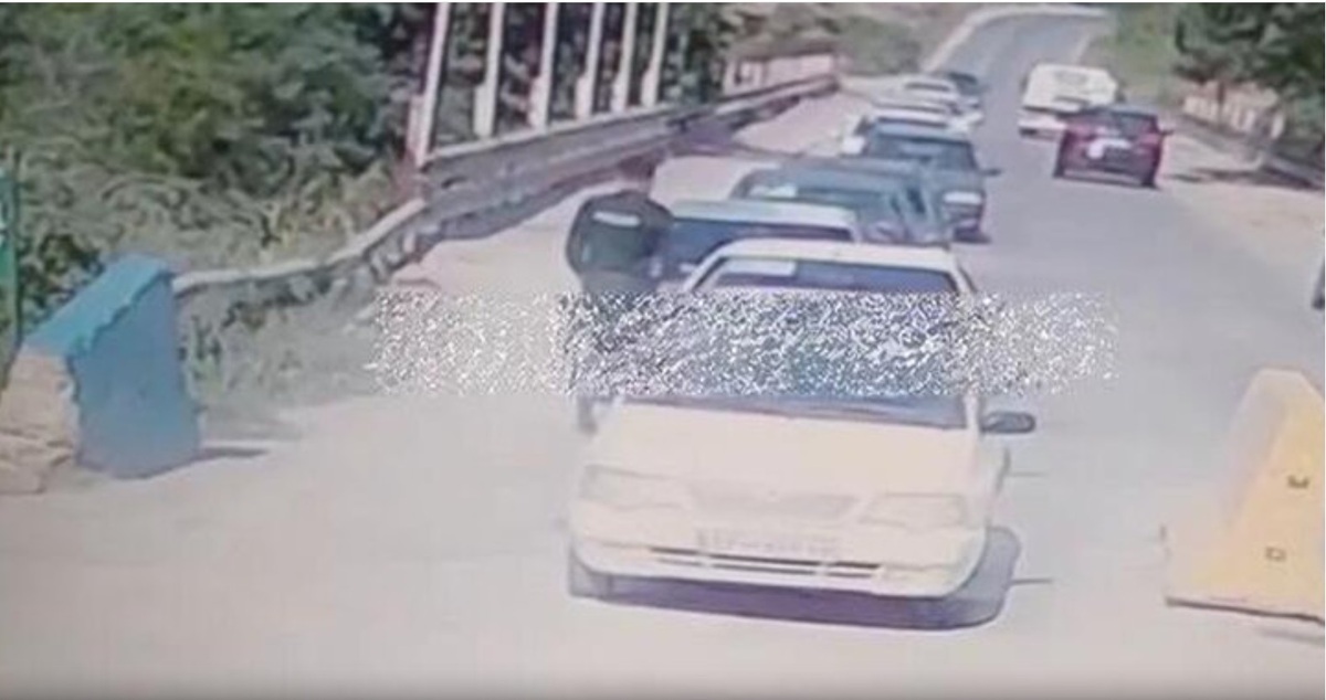 لحظه فرار دیوانه‌وار راننده پژو از ایست بازرسی پلیس در مازندران + ویدئو