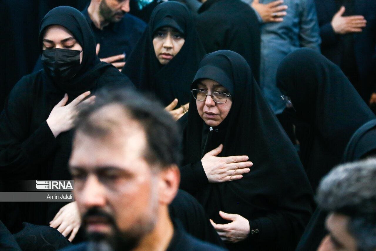 تصویر چهره دردناک همسر و دختر امیرعبداللهیان در مراسم تشییع