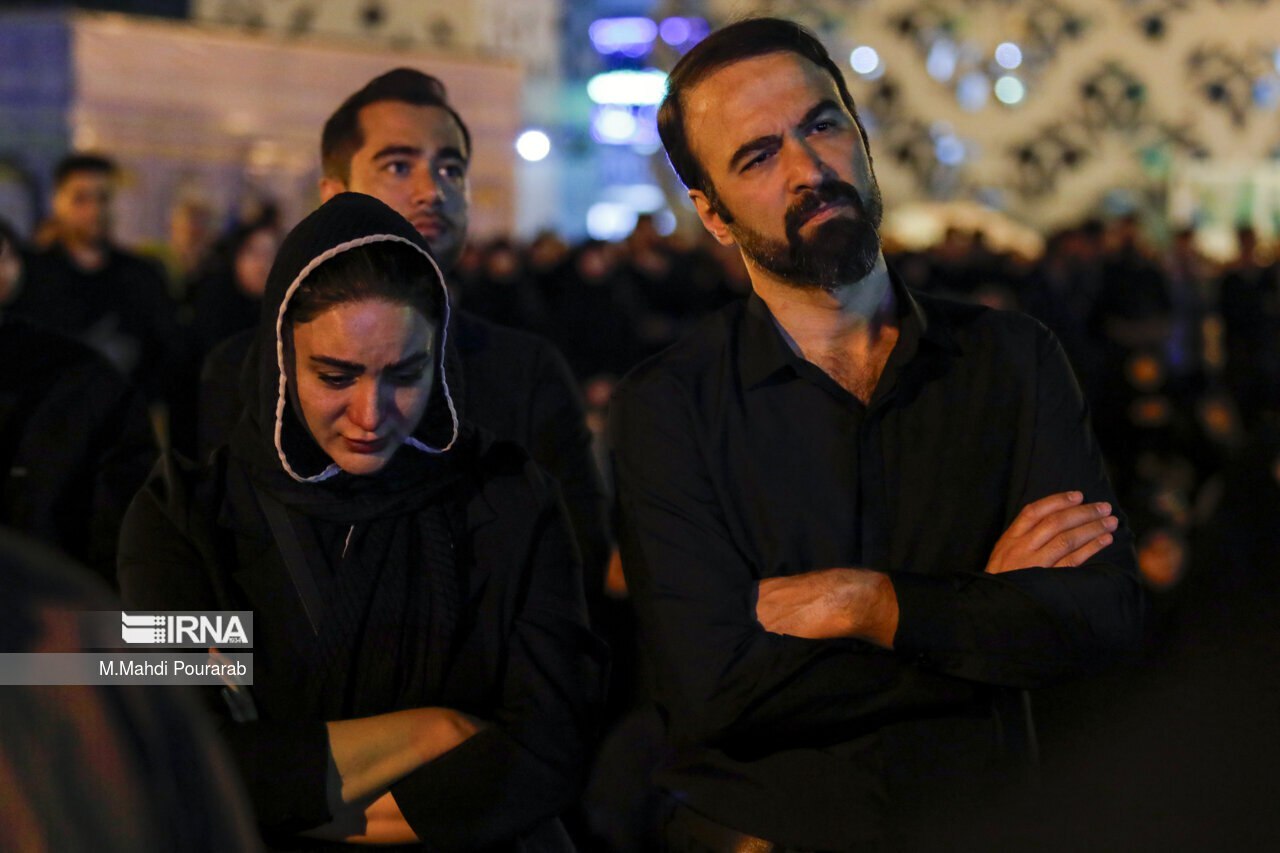 تصاویر زن‌ها با حجاب‌های متفاوت در شام غریبان شهید ابراهیم رئیسی و همراهان شهیدش