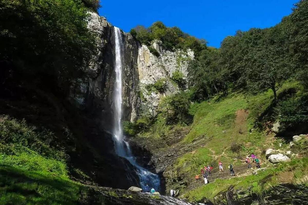 مرتفع‌ترین آبشار چهار فصل ایران + ویدئو | جایی که قبل از مرگ حداقل یک بار باید آن را ببینید | آبشار لاتون کجاست ؟