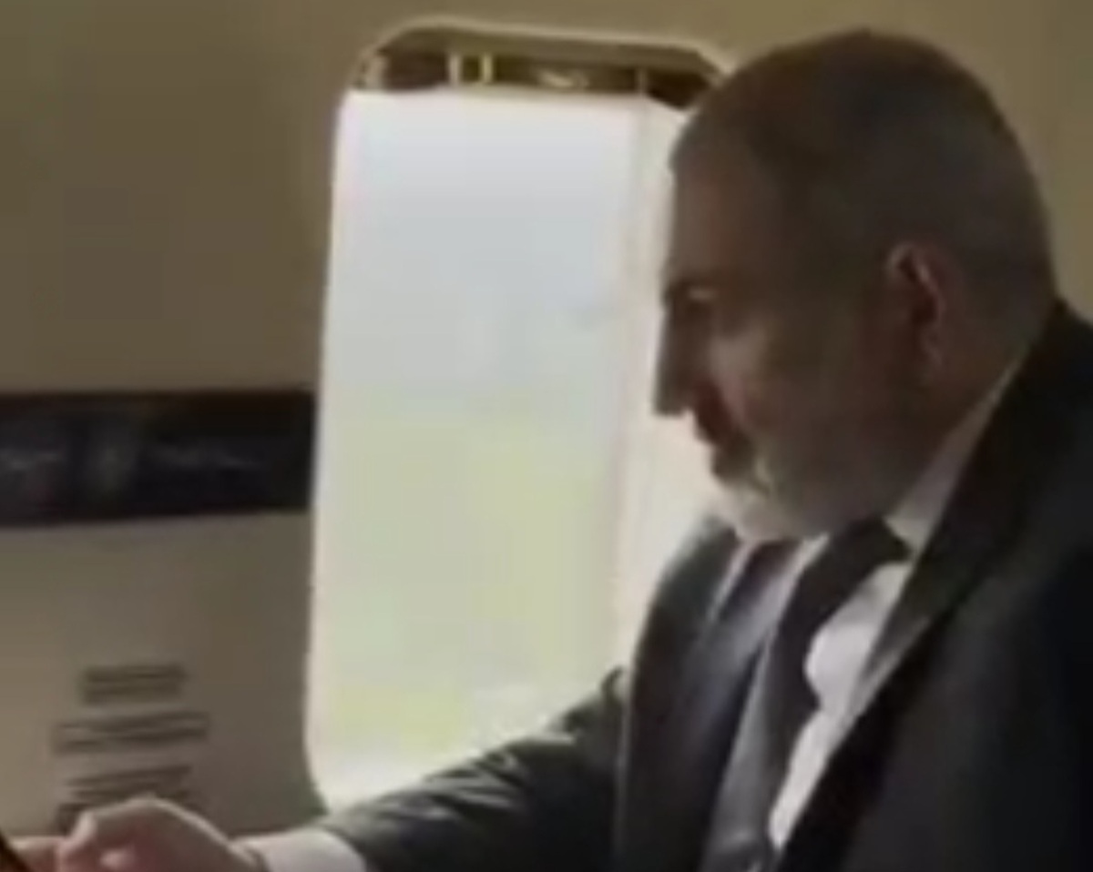 تصاویر اتفاق مشابه بالگرد رئیسی برای نخست وزیر ارمنستان + ویدئو | فرود اضطراری بالگرد حامل نیکل پاشینیان ؛ ادامه سفر زمینی انجام شد