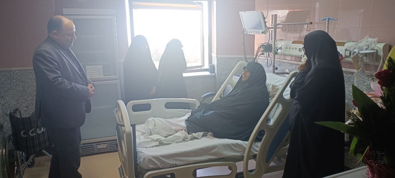 مادر سرتیم حفاظت رئیسی بستری شد + عکس | مادر شهید سید مهدی موسوی را روی تخت بیمارستان ببینید