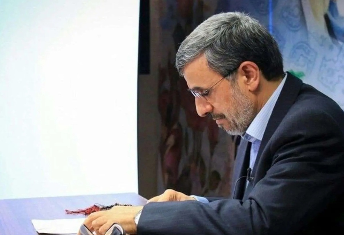 تصویر اقدام عجیب احمدی نژاد در روز انتخابات ریاست جمهوری | احمدی نژاد از کشور خارج شد!