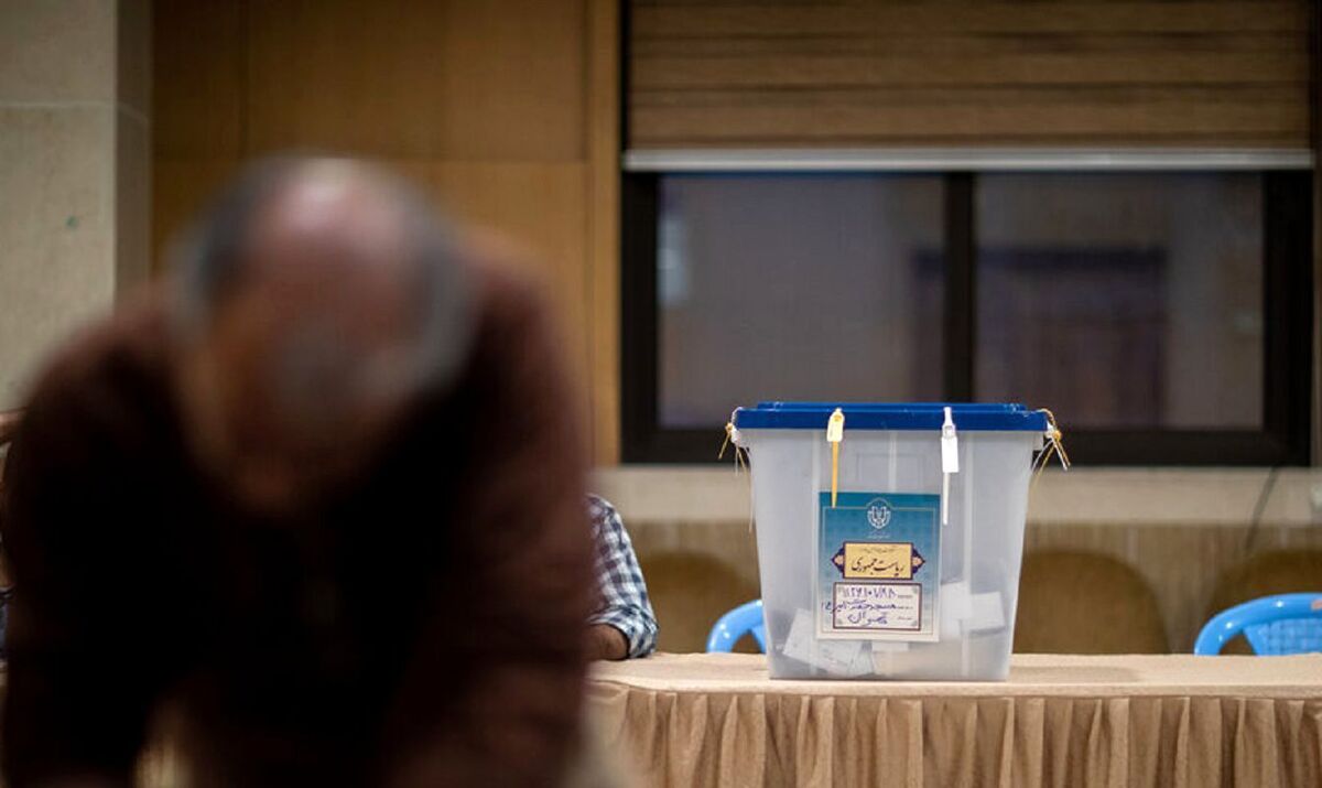 تصاویر احمد زیدآبادی پای صندوق رای ؛ پس از ۱۵ سال رای دادم