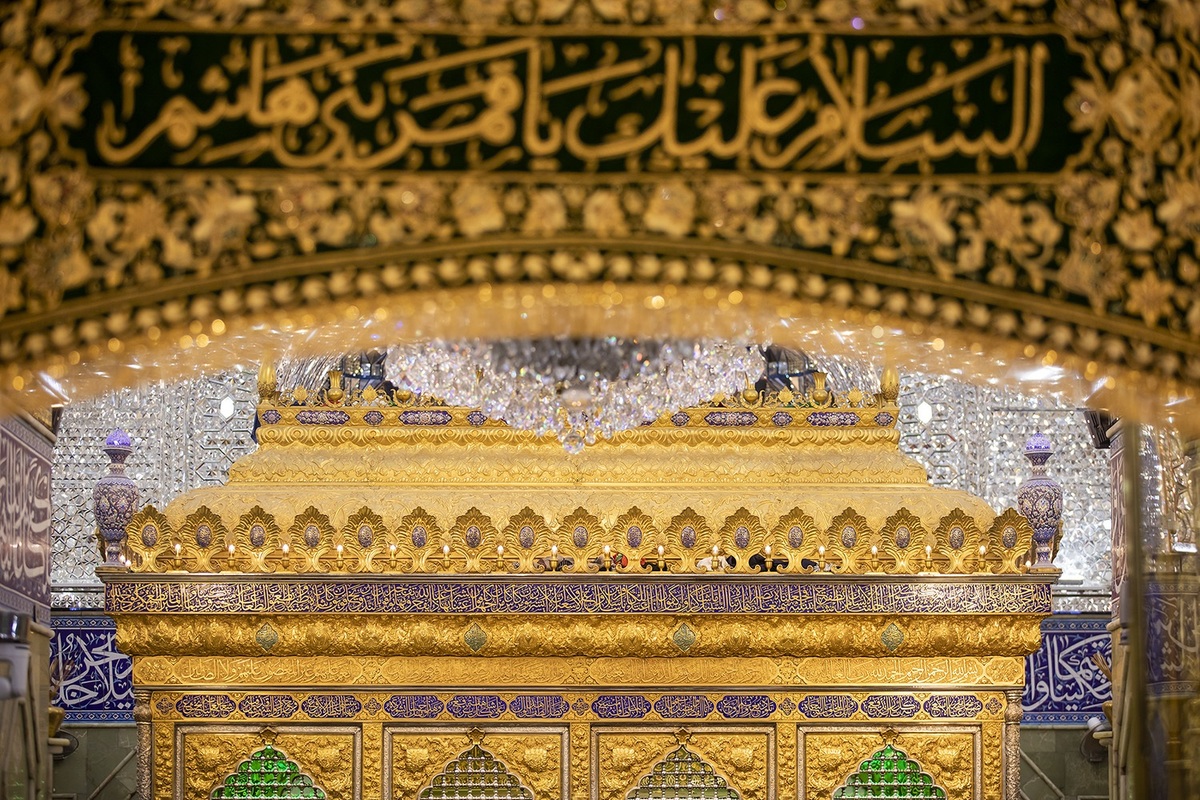 فیلمی از سال ۱۳۴۳ ؛ حمل ضریح حضرت ابوالفضل العباس از اصفهان به کربلا | صنعتگران اصفهانی ضریح علمدار کربلا را ساختند