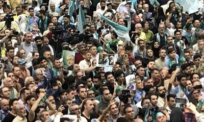 دو پلاکارد جنجالی در تجمع هواداران پزشکیان در تهران