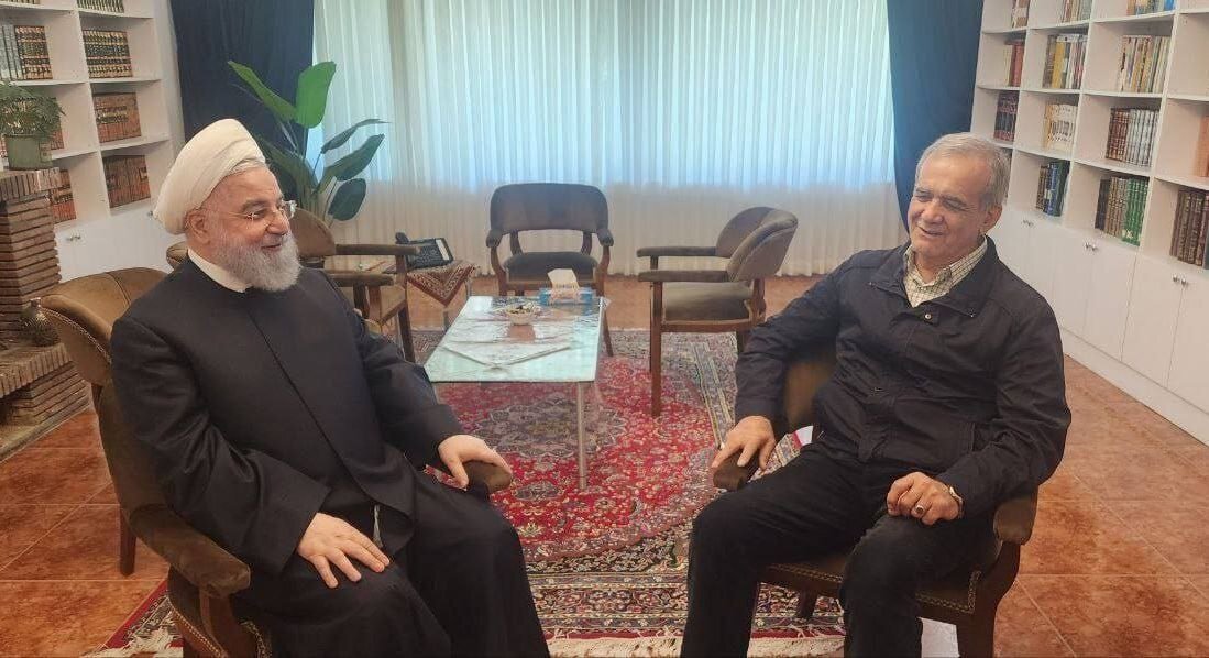 تصویری از دیدار مسعود پزشکیان با حسن روحانی
