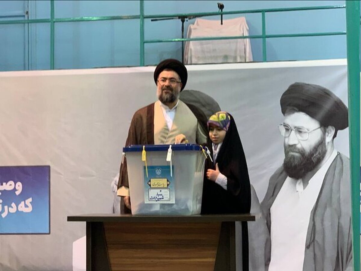عکس نتیجه امام خمینی کنار پدرش یاسر خمینی و مادربزرگش در انتخابات ۱۴۰۳