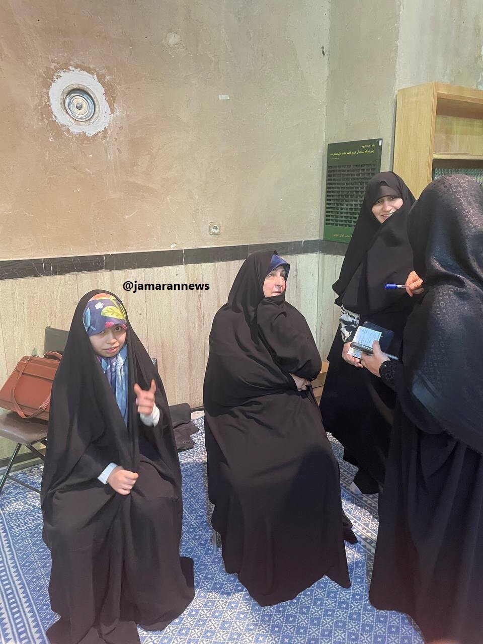 عکس نتیجه امام خمینی کنار پدرش یاسر خمینی و مادربزرگش