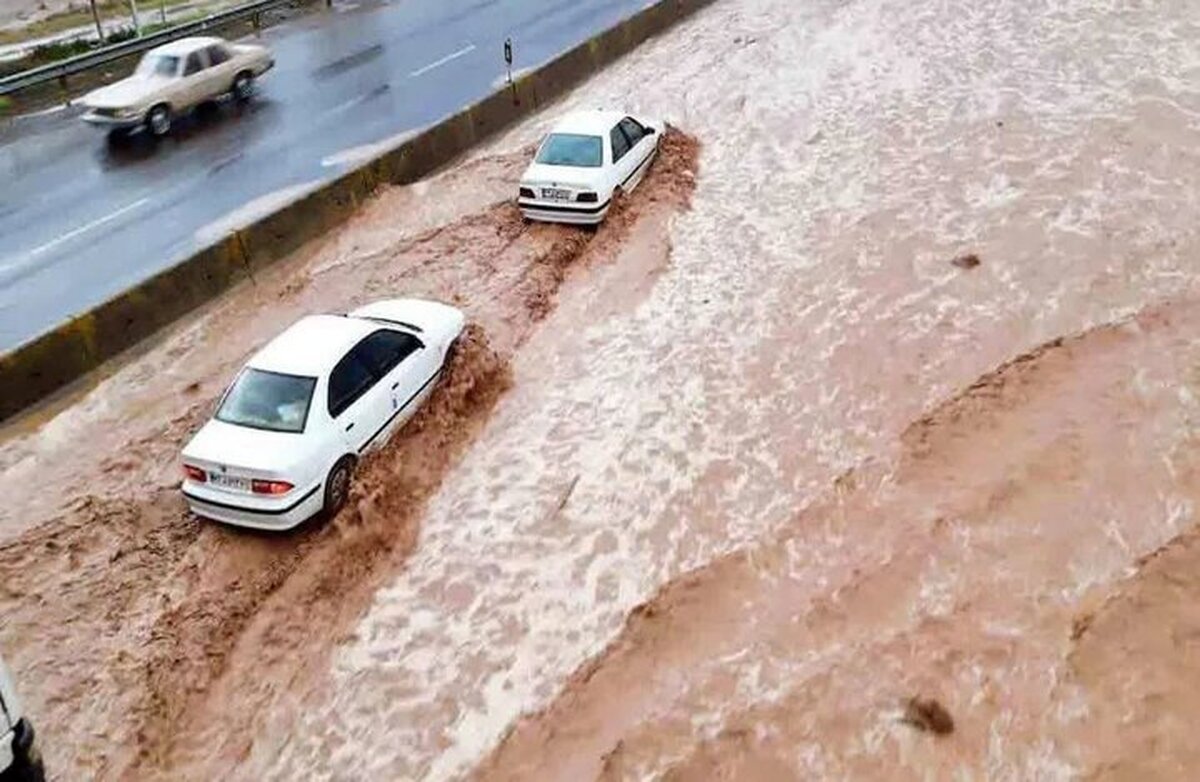 تصاویر لحظه جاری شدن سیل در روستای گزانه لاریجان مازندران + ویدئو | شدت و سرعت حرکت سیلاب را ببینید
